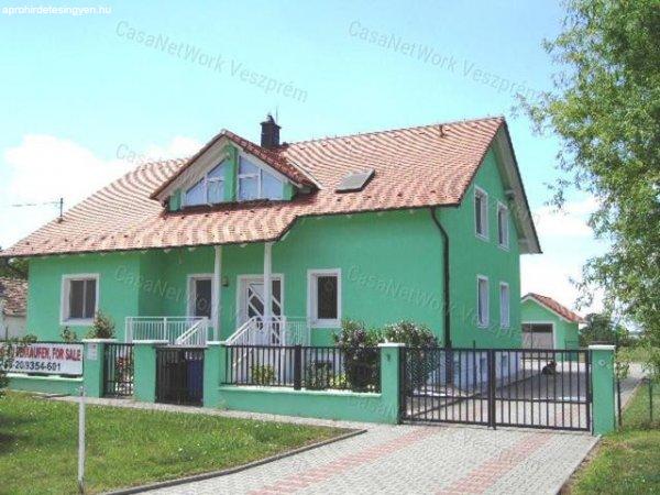 Hatalmas családi ház, nagy telekkel eladó Somlóvecsén - Somlóvecse
