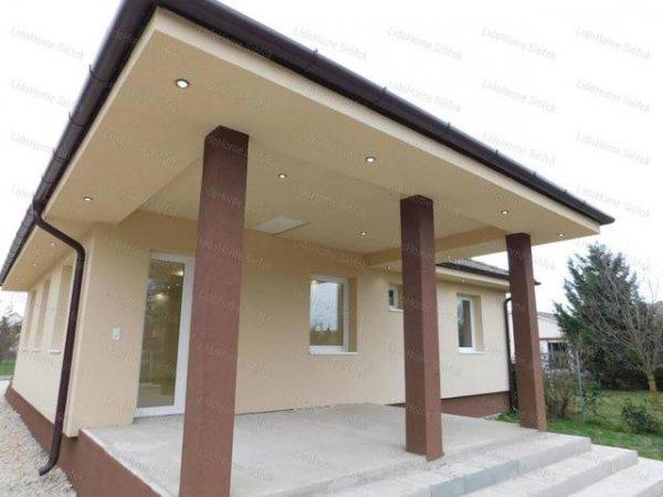 Siófokon Aranyparttól 900 m re új családi ház eladó