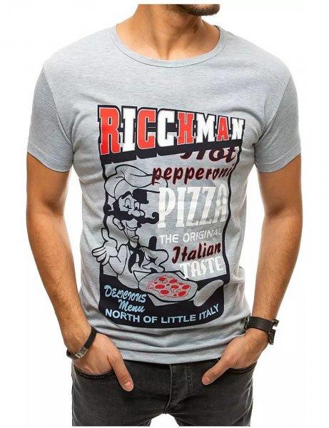 szürke férfi pizzaing