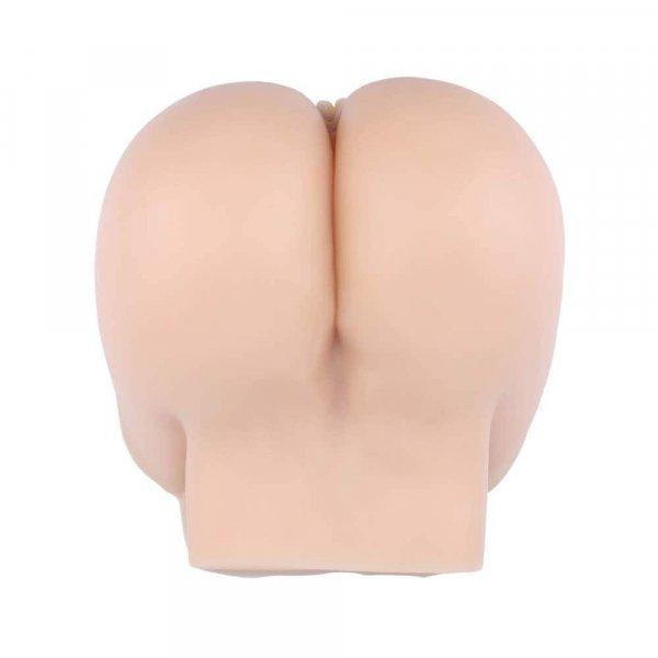 Tori's Plump Ass With Vagina