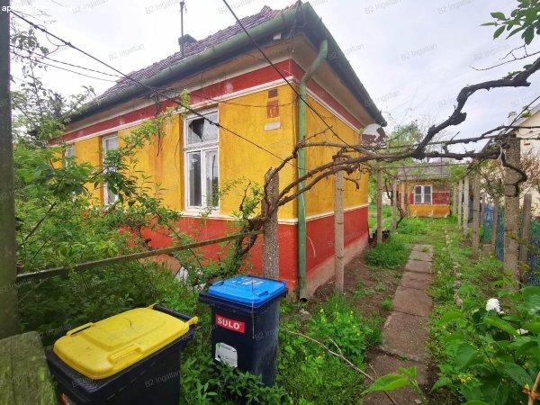 Eladó lakóövezeti telek a 16.kerületben a Szlovák úton
