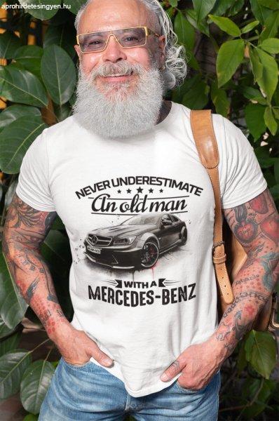 Never underestimate an old man with a mercedes fehér póló