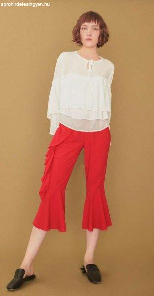 XIAO dizájner márkájú, vörös fodros, kiszélesedő, rövidített nadrág -
M