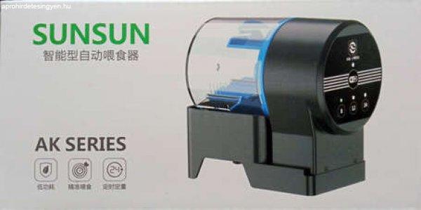 SunSun AK-01S automata akváriumi etető (120 x 80 x 140 mm | Rögzíthető 3-20
mm-es akváriumüvegre | Időzítési lehetőség: 12/24 h | Űrtartalom: 50 g /
100 g | 2 x 5V1A elemmel)