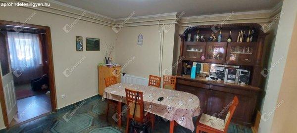 Jó állapotú, költözhető családi ház csendes helyen a Tatárdomb elején
eladó - Miskolc