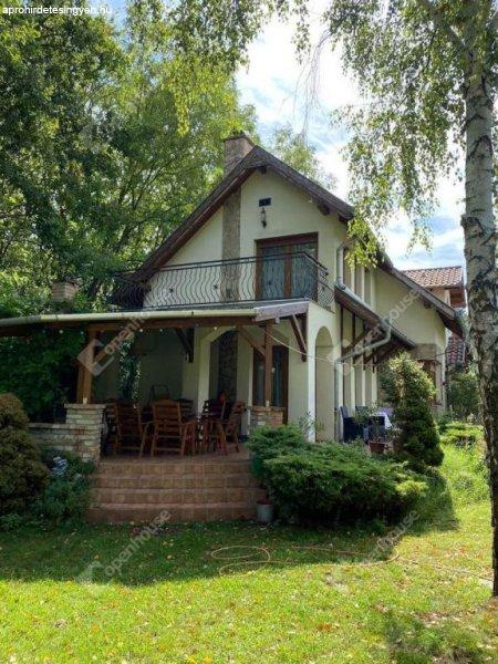 Eladó meseszép környezetben található családi ház Maroshegyen -
Székesfehérvár