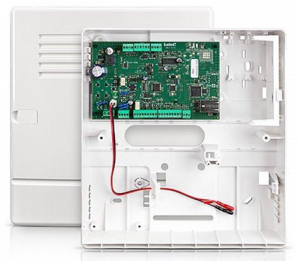 Satel VERSA IP 4-30 zónás riasztóközpont beépített PSTN/ETH egységgel,
műanyag ház