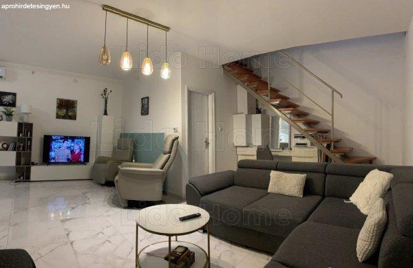 Eladó Siófok-Kiliti 90 m2-es nappali + 2 hálószobás összkomfortos sorházi
lakás
