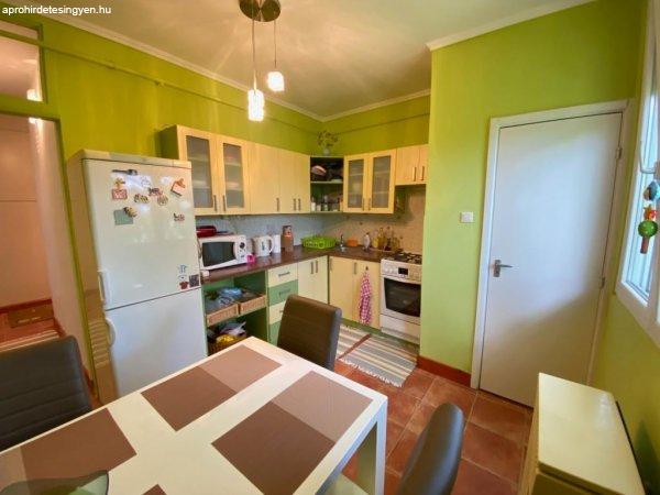 Gyulán a belvárosban 2 szobás ,erkélyes, felújított lakás eladó - Gyula