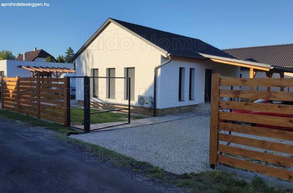 Új építésű, kiváló minőségű családi ház Balatonkeresztúr kedvelt
lakóövezetében!