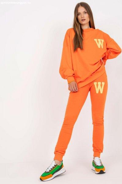 Narancssárga tréningruha hímzett W betűvel