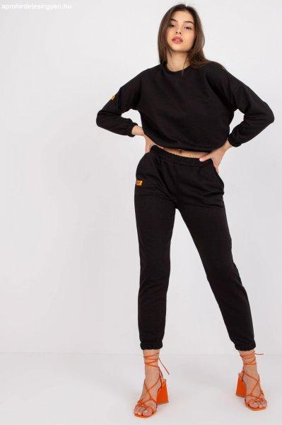 Liliana tréningruha szett fekete crop-top pulóverrel