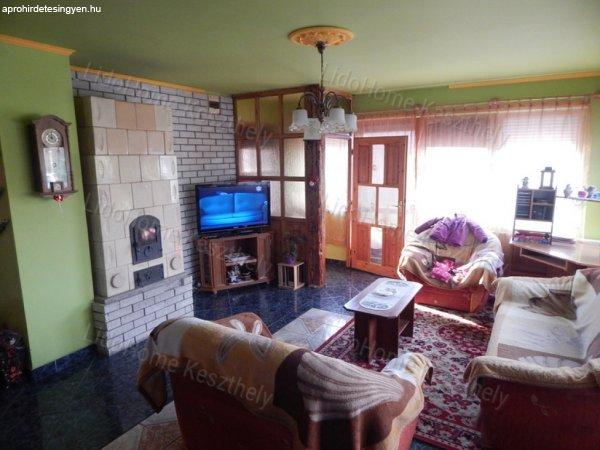 Eladó családi ház csodás panorámával a Csobáncra - Káptalantóti