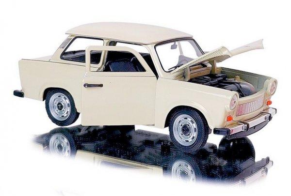 Welly 24037W 1:24 15cm kétütemű Trabant 601 fehér (törtfehér, vajszínű,
Papyrus, Papyrusweiß) 2T Trabi fém modell autó nyitható motorháztetővel