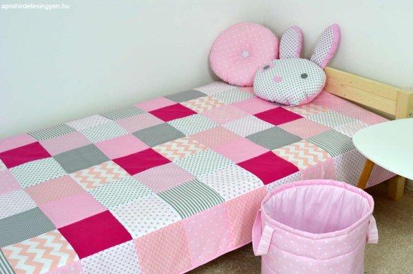Rózsaszín patchwork ágytakaró