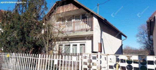 Tokajban 82 m2- es Bodrog-parti családi ház eladó
