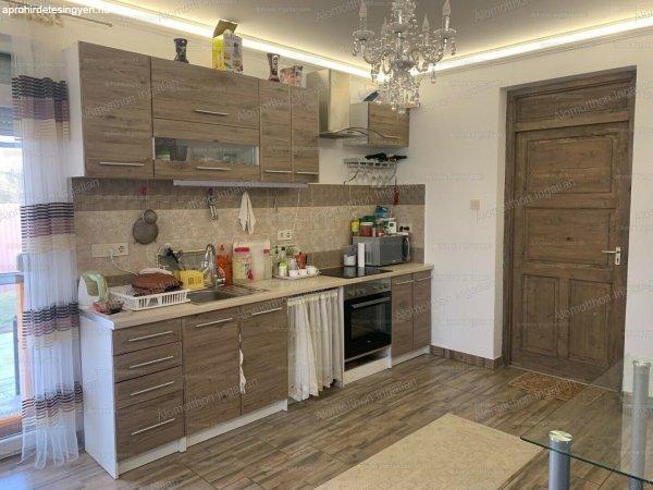 Debrecen Bayk András Kertben, 2018-as építésű 2 szoba, amerikai konyha, 54
m2, Telek 950 m2, családi ház Eladó.