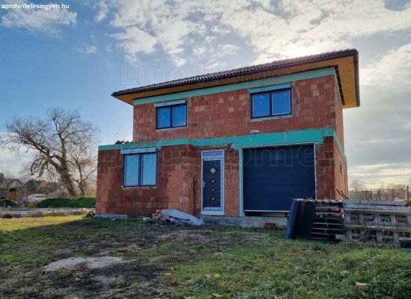 Újépítésű, tágas családi házak garázzsal Siófok-Kilitin