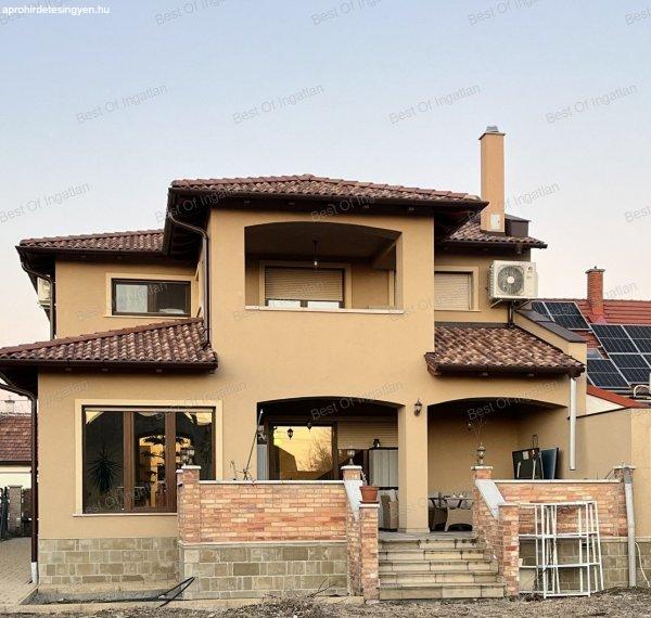 Győrben minőségi, igényes családi ház, garázzsal és fedett terasszal
eladó!