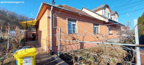 Komlóstetőn eladó 65m2-es felújítandó családi ház nagy kerttel - Miskolc