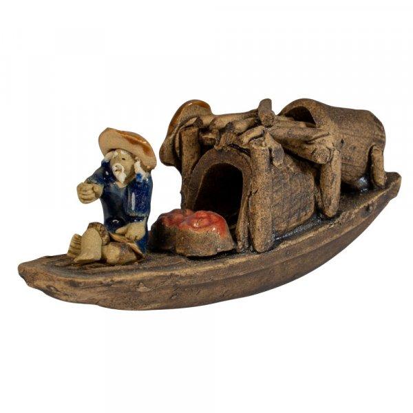 Kis méretű kerámia figura - Csónakos ülő halász kalapban 10cm (74180-902)