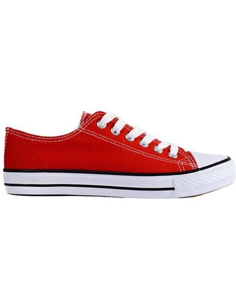 Klasszikus piros tornacipő