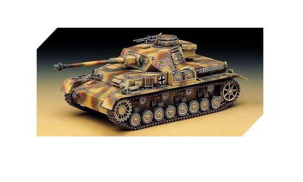 Academy Panzerkampfwagen Ausf. IV H/J harckocsi műanyag modell (1:35)