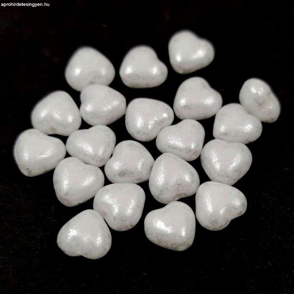 Cseh préselt egyedi formák - szív - Alabaster Milky White Silver - 6mm