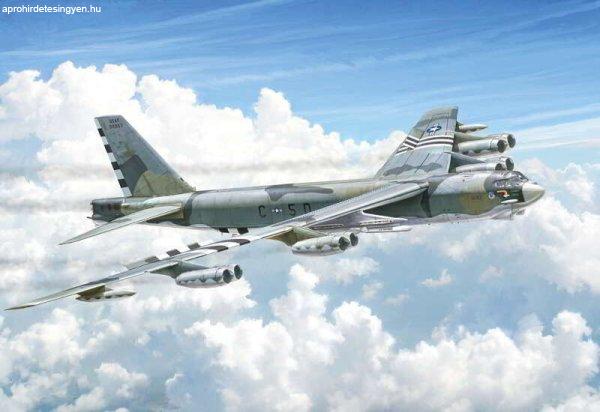 Italeri B-52H Stratofort ress repülőgép műanyag modell (1:72)