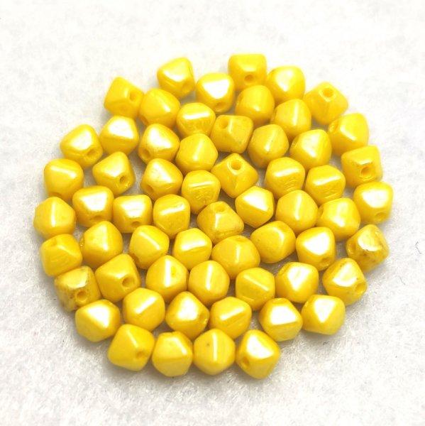 Cseh préselt üveg gyöngy - Bicone - 4mm - Yellow Luster