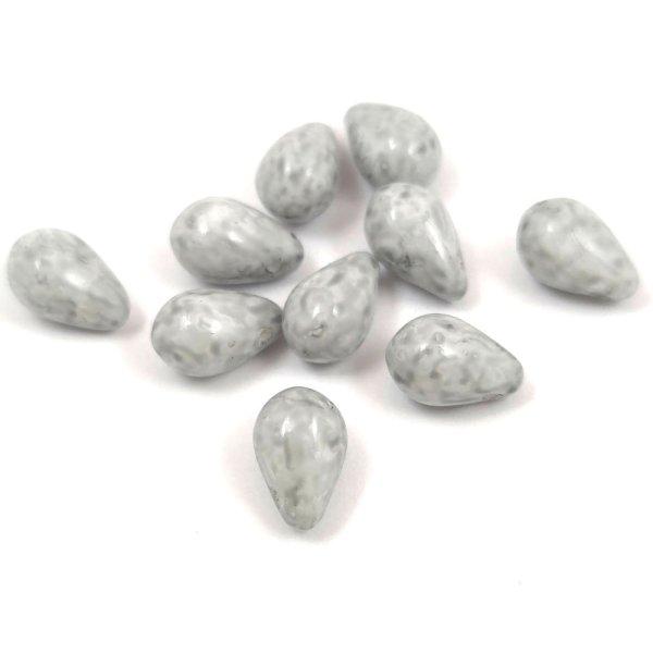 Cseh préselt csepp gyöngy - Milky Grey - 6x9mm (tetején fúrt)