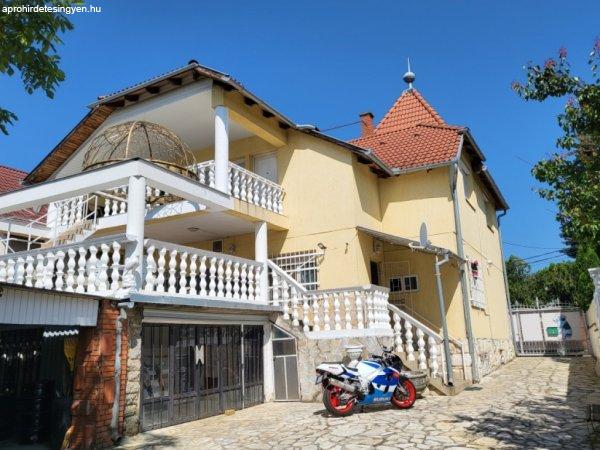 Eladó 207 nm-es Felújított Családi ház Pécs Diós 