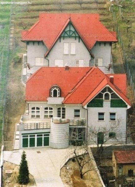 Eladó 1057 nm-es Felújítandó Családi ház Pécs Mecsekoldal/Bálics 