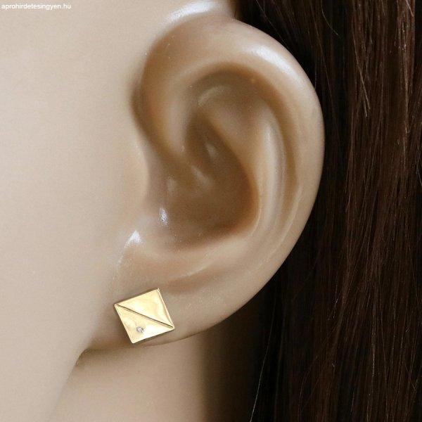 14K arany fülbevaló – négyzetek átlós recézéssel, cirkónia,
stekkerzár