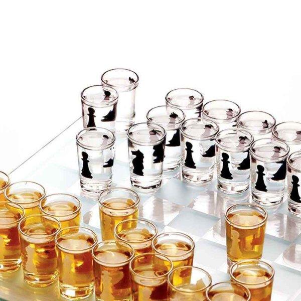 Üvegpoharas sakk készlet