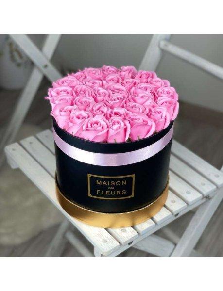 Rózsa-box Henger alakú 30 szál fekete-pink