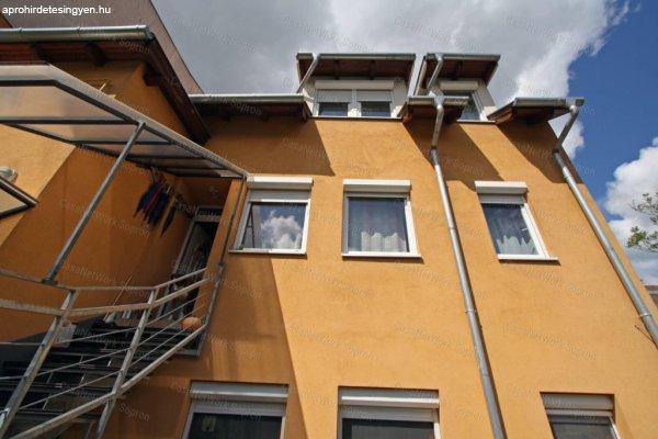 Teraszkapcsolatos, belső két szintes lakás a belváros szélén - Sopron