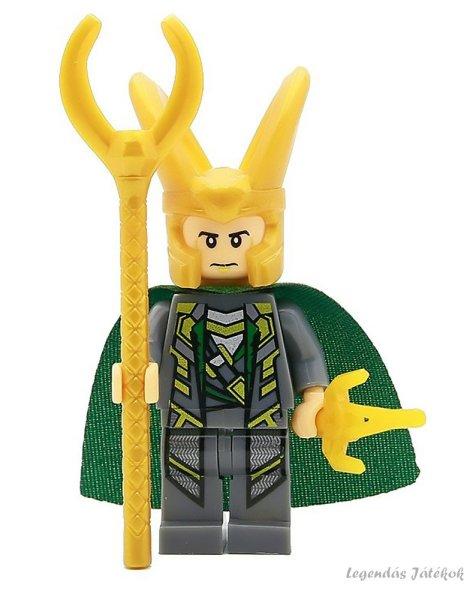 Loki mini figura jogarral és tőrrel