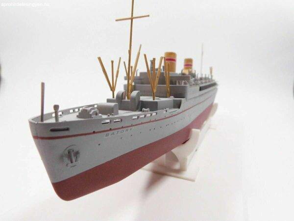 Mirage Hobby Batory m/s lengyel hajó műanyag modell (1:500)