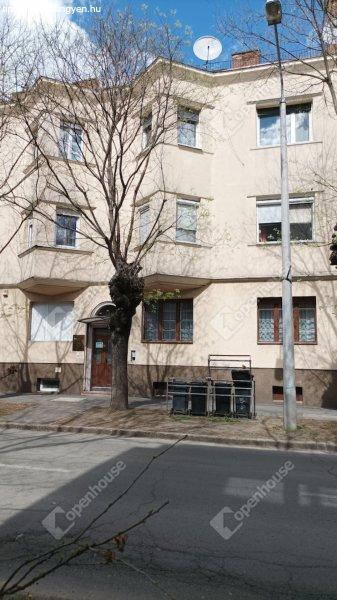 Miskolc belvárosában igényesen felújított, 4 szobás polgári lakás,
garázzsal eladó!