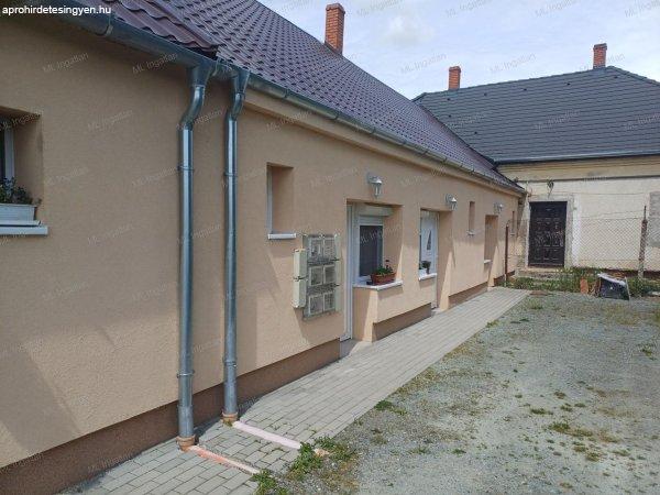 Szombathely- Ferencmajorban földszinten felújított lakás eladó!