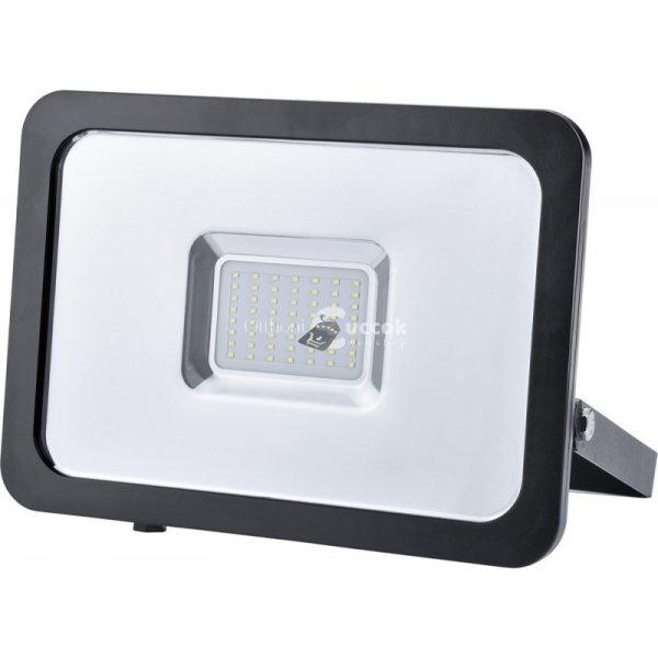 EXTOL LIGHT LED lámpa, falra szerelhető reflektor, 50W; 4500 Lm, IP65,
230V/50Hz, 2,1 kg