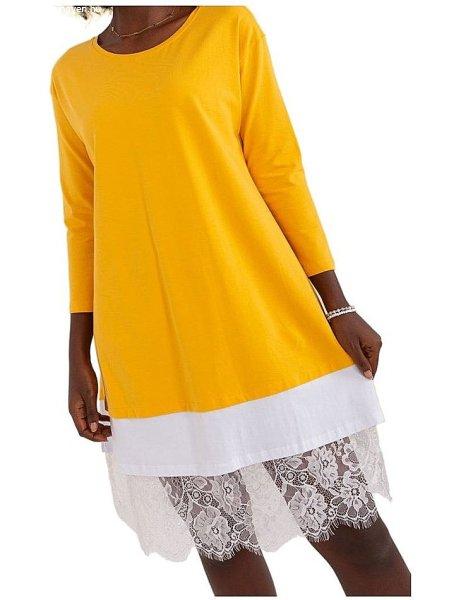 sárga-fehér ruha csipkével