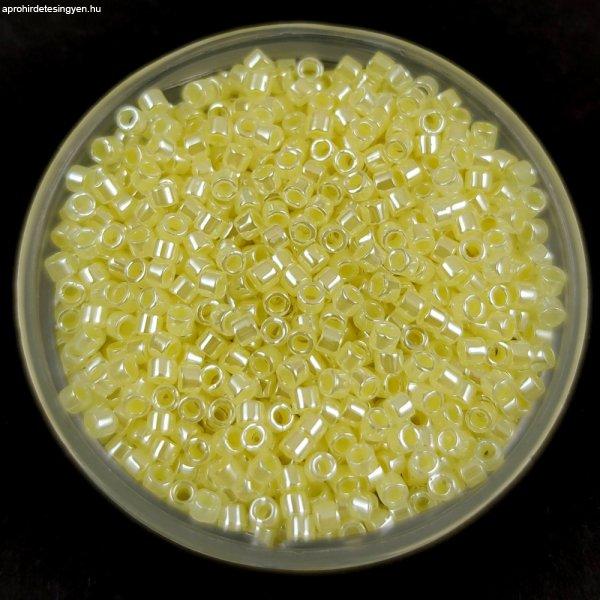 Miyuki delica gyöngy - 232 - Dyed Yellow Lined Ceylon Crystal - 11/0