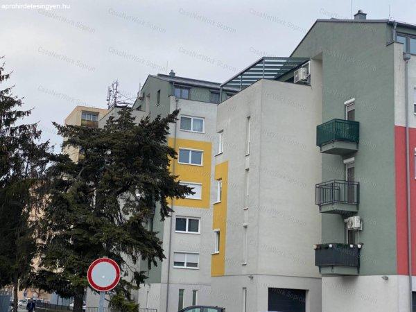 Amerikai konyha-nappali plusz 3 szobás, tetőteraszos lakás kiadó - Sopron