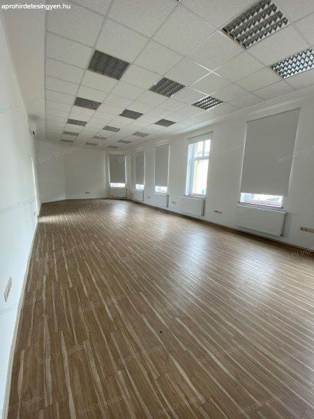 Győr - Gyárvárosban, 160 m2-es, földszinti iroda KIADÓ!