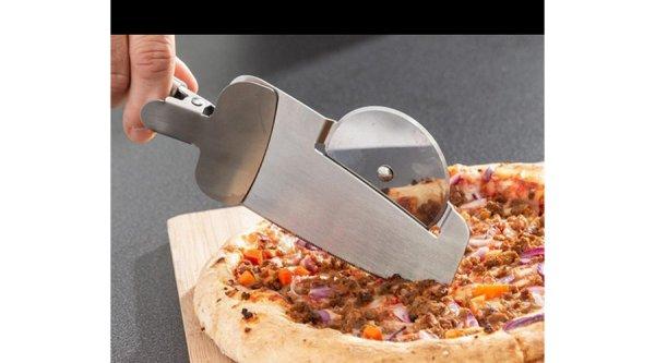 Görgős pizzavágó