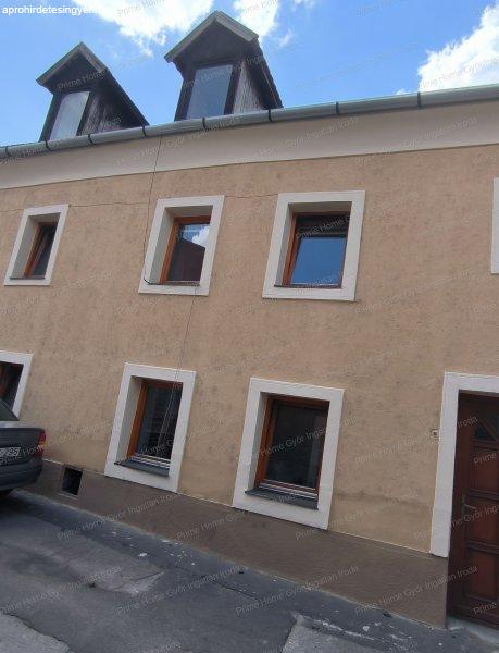 Győrben az klasszikus belvárosban csodaszép felújított rusztikus családi
ház eladó!