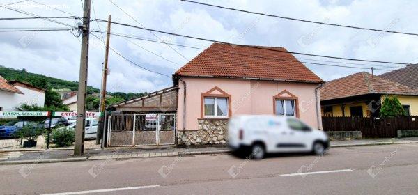 Győri kapu délen eladó felújítandó 5 szobás családi ház 719 m2-es
telken! - Miskolc