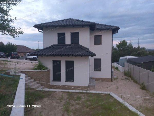 Tatabányán, a Panoráma lakóparkban új építésű családi ház eladó -
Tatabánya